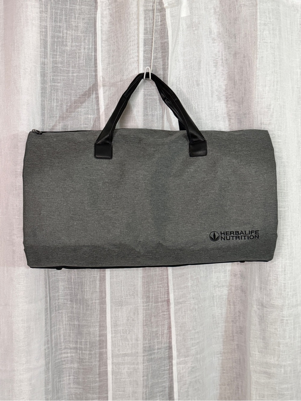 Herbalife Nutrition Convertible Travel Garment Bag 2-in-1 Duffel Suit Bag NWT